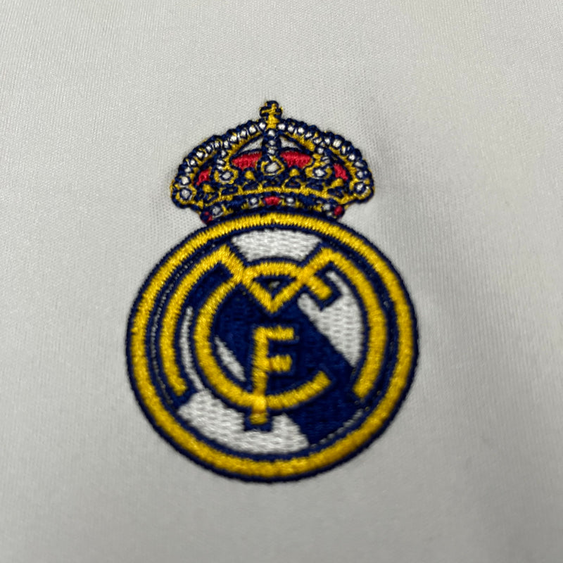 Conjunto de la 1ª equipación del Real Madrid 25/26 - Niños Pequeños y Jóvenes (Camiseta + Pantalón corto)